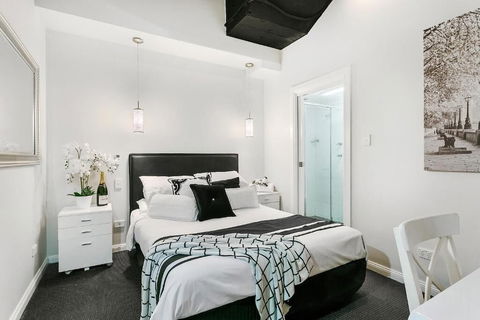Airport Hotel Sydney - QLD Tourism 6