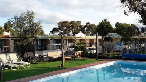 Rutherglen Motor Inn - Queensland Tourism 1