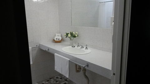 Rutherglen Motor Inn - Queensland Tourism 6