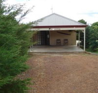 Gumtrees Cottage - QLD Tourism