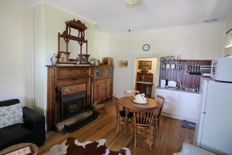 Christopher Halls Colonial Accommodation - QLD Tourism 3