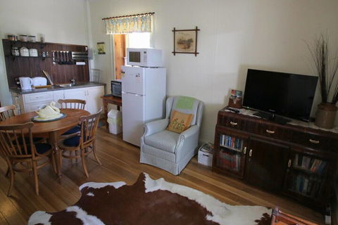 Christopher Halls Colonial Accommodation - QLD Tourism 4