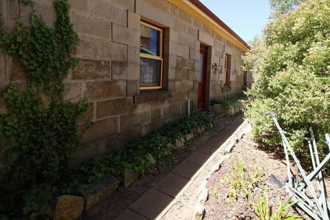 Christopher Halls Colonial Accommodation - QLD Tourism 0
