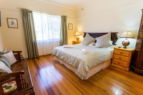 Nazaaray Beach House - Queensland Tourism 3