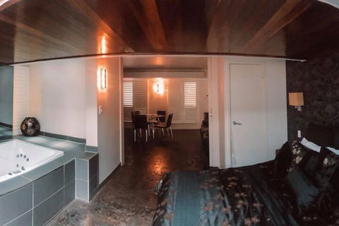 Central Park Motel - Queensland Tourism 4