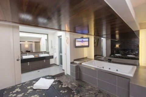 Central Park Motel - Queensland Tourism 5