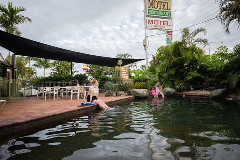 Glenmore Palms Motel - Queensland Tourism 6