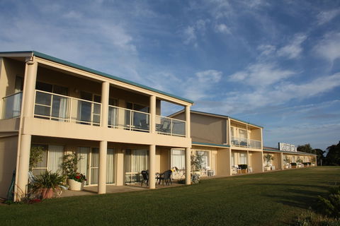 Lakeview Motel & Apartments - Queensland Tourism 0