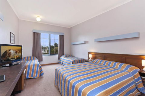 William Dutton Motel - Queensland Tourism 3