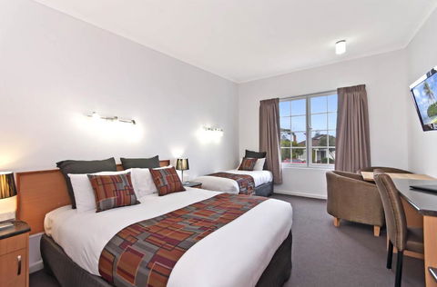 William Dutton Motel - Queensland Tourism 1