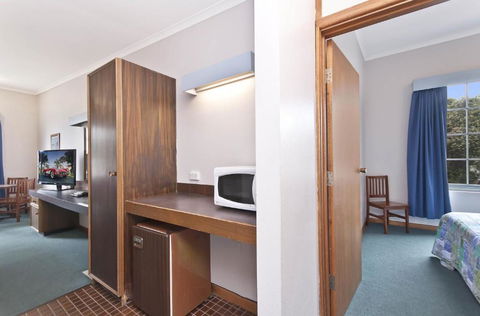 William Dutton Motel - Queensland Tourism 2