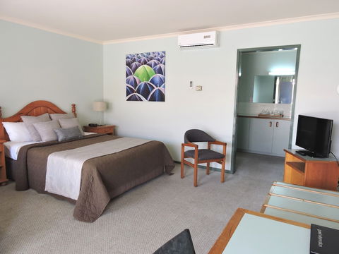Melaleuca Motel - QLD Tourism 5