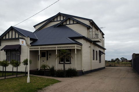 Pelican Sands Bed & Breakfast - QLD Tourism 1
