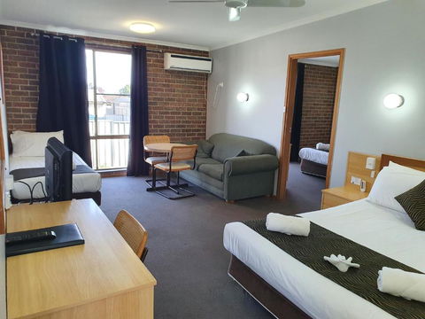 Moonraker Motor Inn - QLD Tourism 1