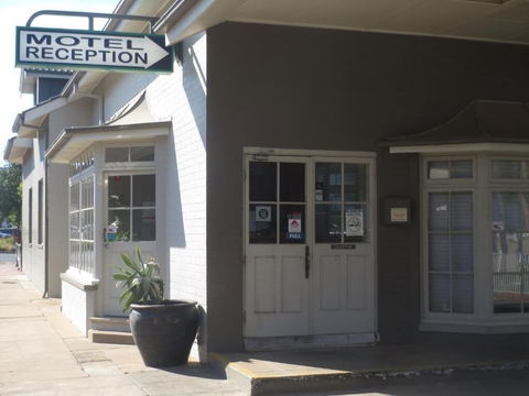 Coachman Hotel Motel - QLD Tourism 0