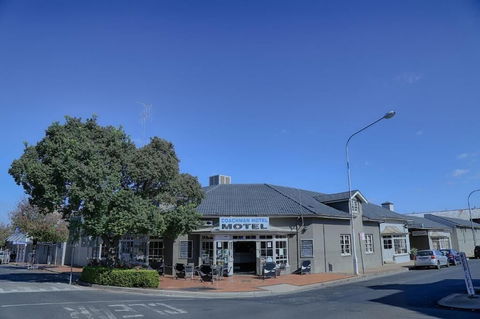 Coachman Hotel Motel - QLD Tourism 1