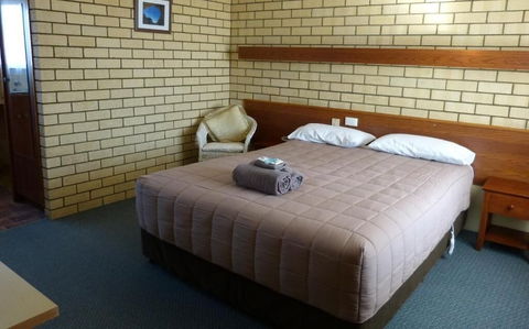 Coastal Comfort Motel - QLD Tourism 6