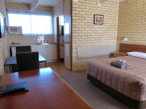 Coastal Comfort Motel - QLD Tourism 3