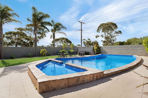 Adelaide Road Motor Lodge - Queensland Tourism 1