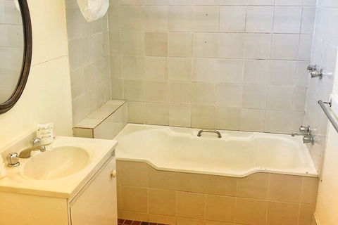 Victoria & Albert Guesthouse - Queensland Tourism 6