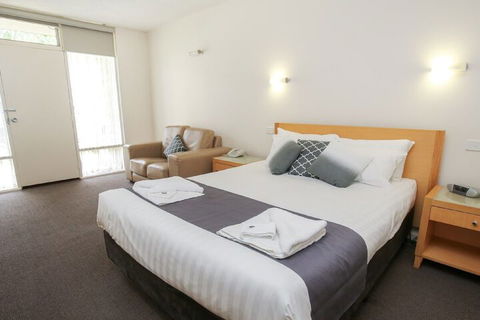 Sandors Motor Inn - QLD Tourism 6