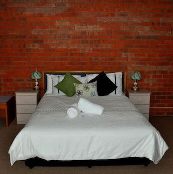 Merrijig Motor Inn Resort - Queensland Tourism 2