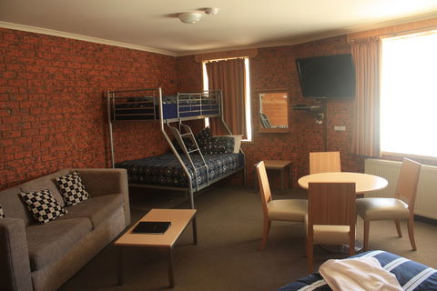 Merrijig Motor Inn Resort - Queensland Tourism 4