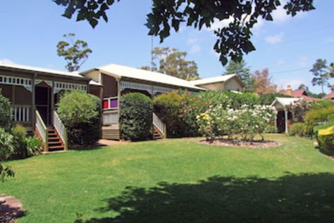 Adamsons Riverside Accommodation - QLD Tourism 0
