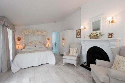White Dove Cottage Bed & Breakfast - QLD Tourism 0