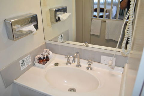 SureStay Hotel By Best Western Karinga Motel - QLD Tourism 6