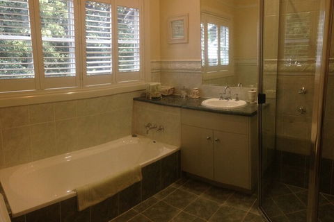 Elindale House Bed & Breakfast - QLD Tourism 7