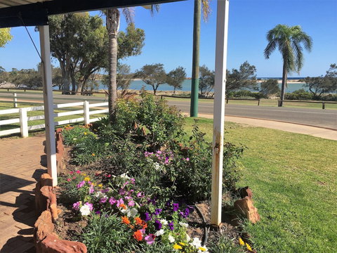 Kalbarri Seafront Villas - QLD Tourism 0