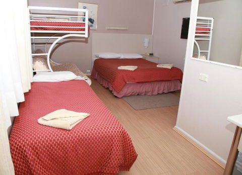 Hillview Motel - QLD Tourism 5