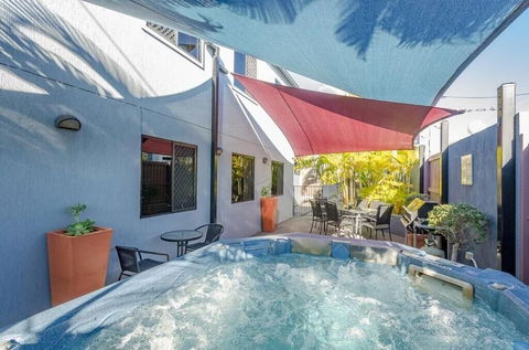 Central Studio Accommodation - Queensland Tourism 0