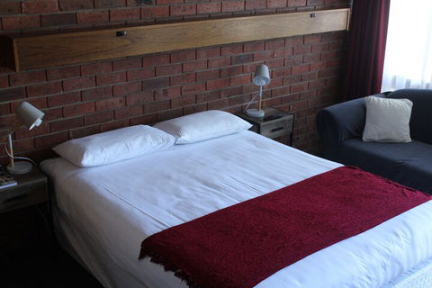 Kardinia Park Motel - QLD Tourism 4