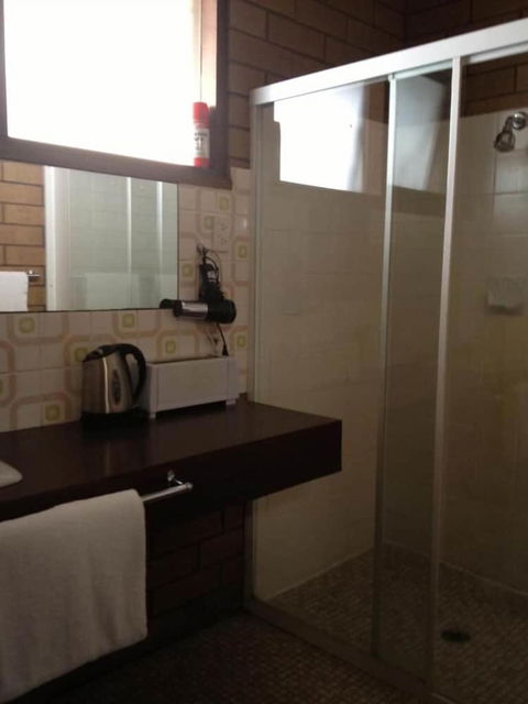 Rippleside Park Motor Inn - QLD Tourism 6