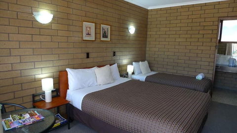 Rippleside Park Motor Inn - QLD Tourism 4