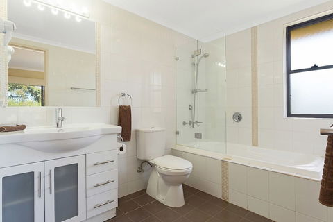Saltwater Apartments - QLD Tourism 6