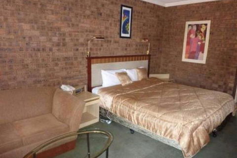 Countryman Motor Inn - Queensland Tourism 4