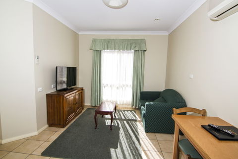 Green Gables Motel - Queensland Tourism 4
