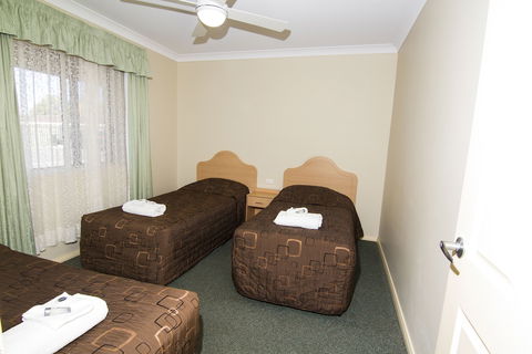 Green Gables Motel - Queensland Tourism 2