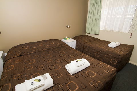 Green Gables Motel - Queensland Tourism 6