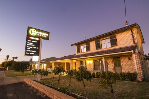 Green Gables Motel - Queensland Tourism 1