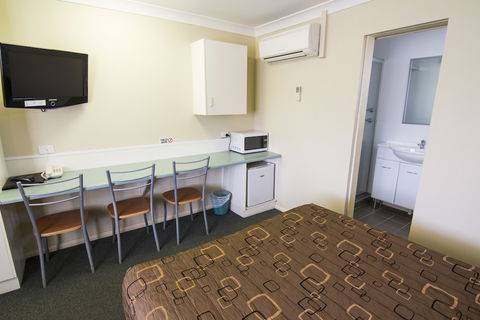 Green Gables Motel - Queensland Tourism 3
