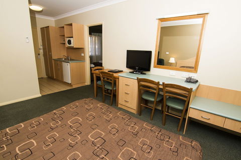 Green Gables Motel - Queensland Tourism 5