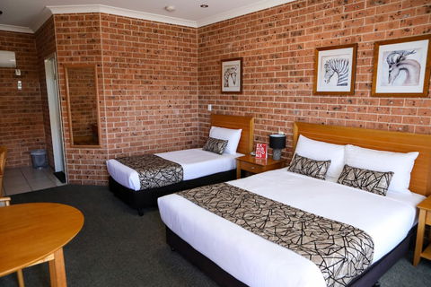 Akuna Motor Inn And Apartments - Queensland Tourism 4