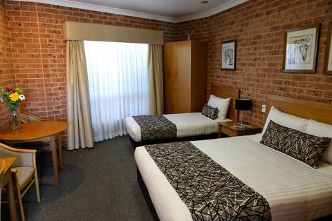 Akuna Motor Inn And Apartments - Queensland Tourism 2