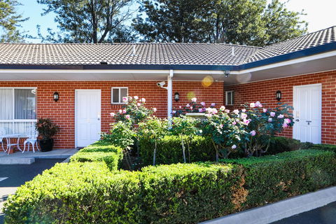 Akuna Motor Inn And Apartments - Queensland Tourism 0