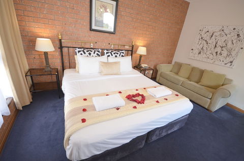 Central Springs Inn - Queensland Tourism 3