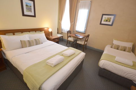 Central Springs Inn - Queensland Tourism 4